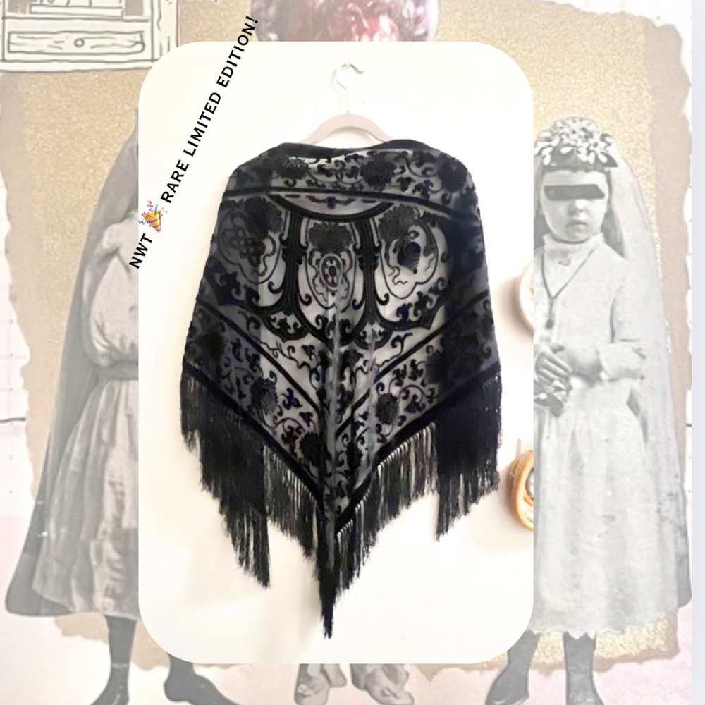 π π black velvet & silk paisley print fringe shawl
